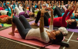 Brigitte Longueville restauratieve yoga met de BackMitra